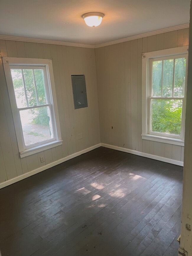 Building Photo - 351 Cherry Way