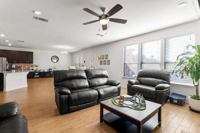 Building Photo - 6713 Ondantra Bnd