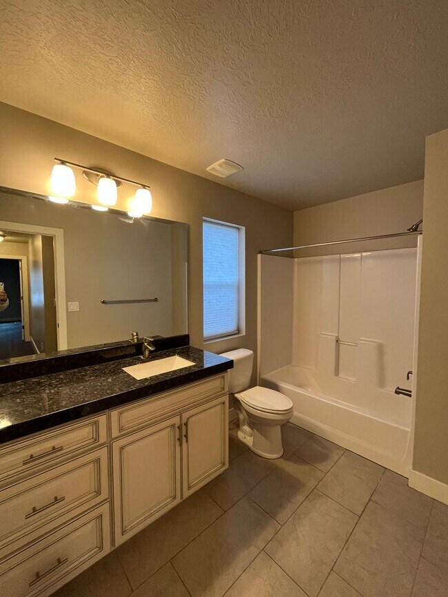 Building Photo - 3 Bed/ 3 Bath Townhome in Draper!