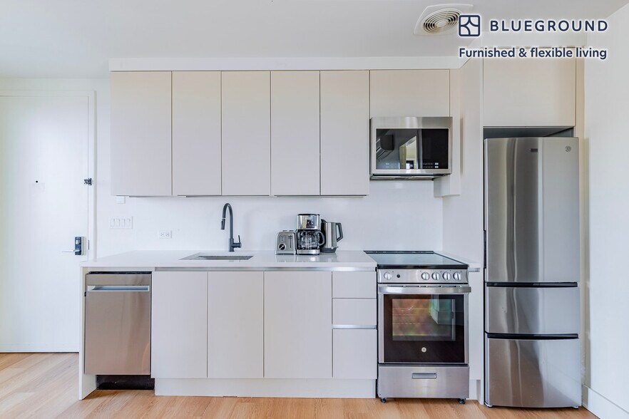 Building Photo - 130 Hope St