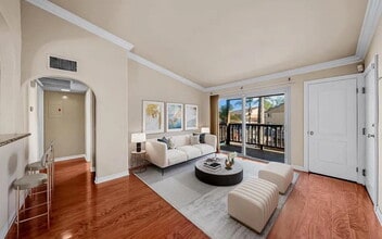 Building Photo - Come see this spacious 1 bedroom upstairs ...