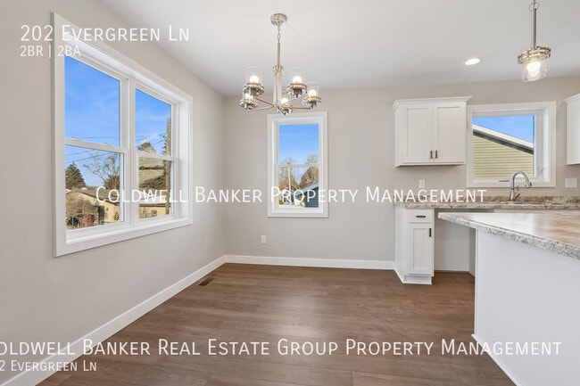 Building Photo - 202 Evergreen Ln