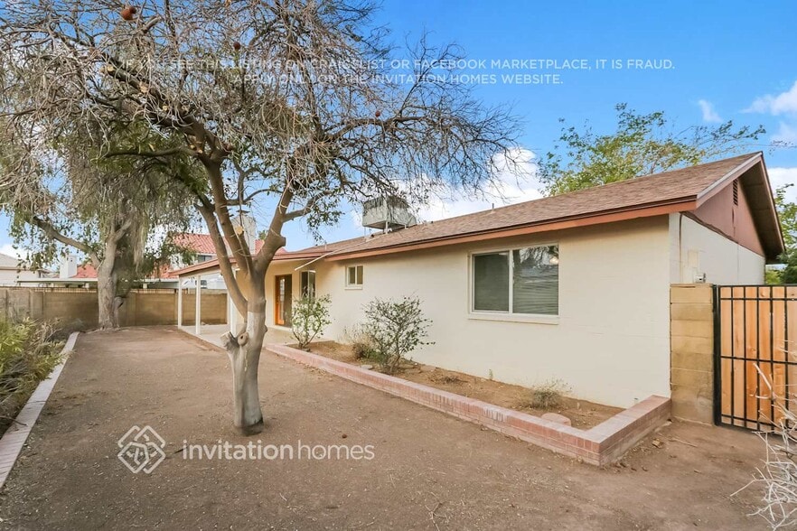 Building Photo - 701 N Comanche Dr