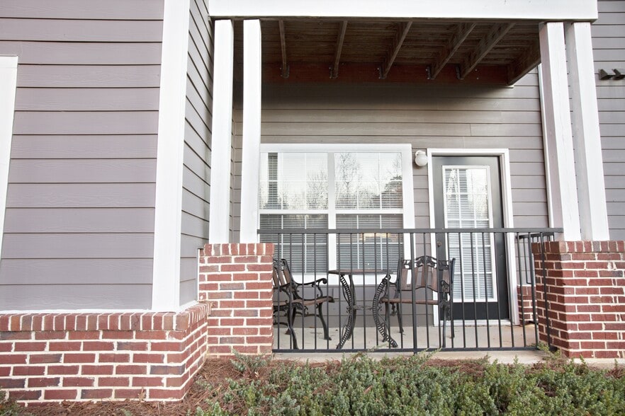 Building Photo - Peachtree Landing