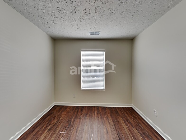 Building Photo - 2648 Sutherland Dr