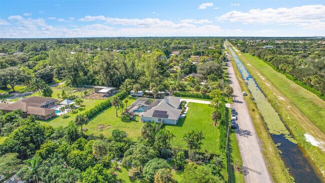 Building Photo - 8606 Arrowhead Dr