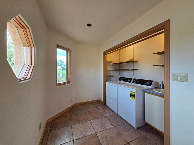 Building Photo - 74 Monte Alto Rd