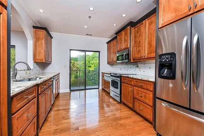 Building Photo - 2865 Lenox Rd NE