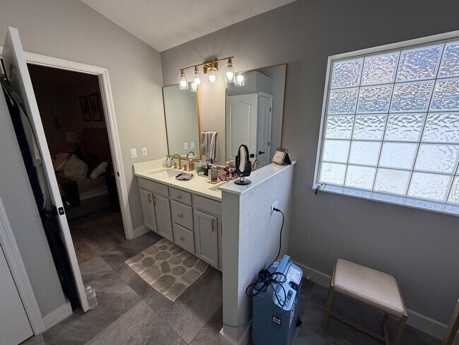 Building Photo - 4/2 Remodeled Groveland Home