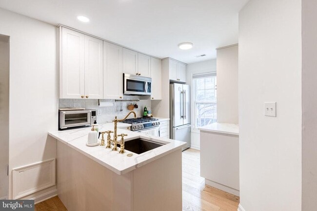 Building Photo - 1928 Aliceanna St