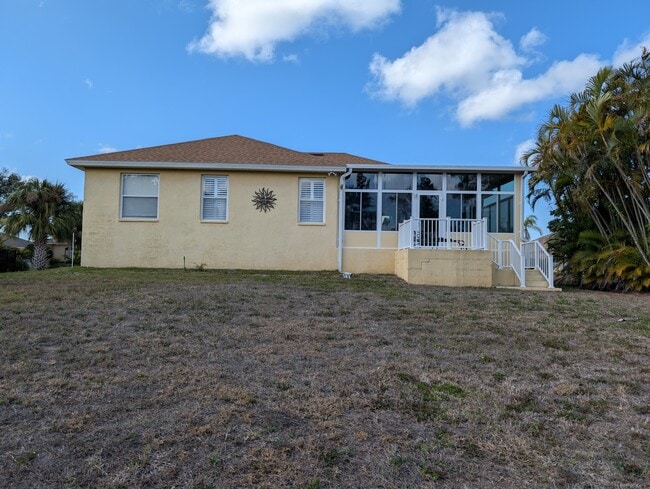 Building Photo - 718 Bunker View Dr