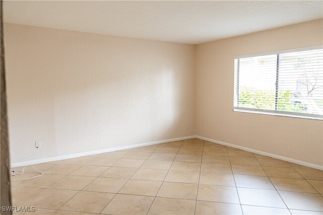 Building Photo - 4627 Bayshore Dr