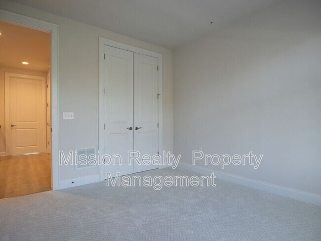 Building Photo - 1724 Old Brick Rd