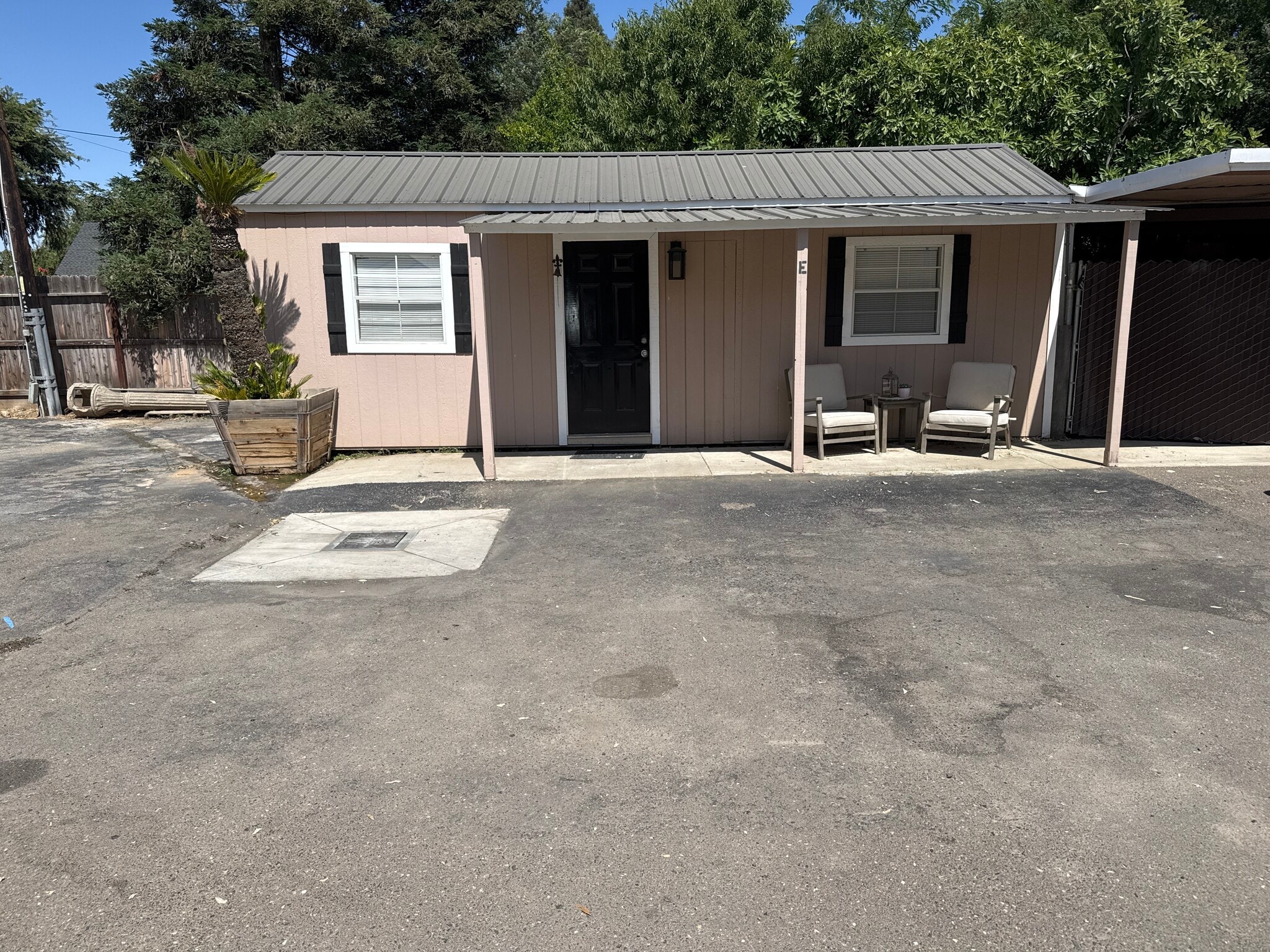Building Photo - 561 W Behymer Ave