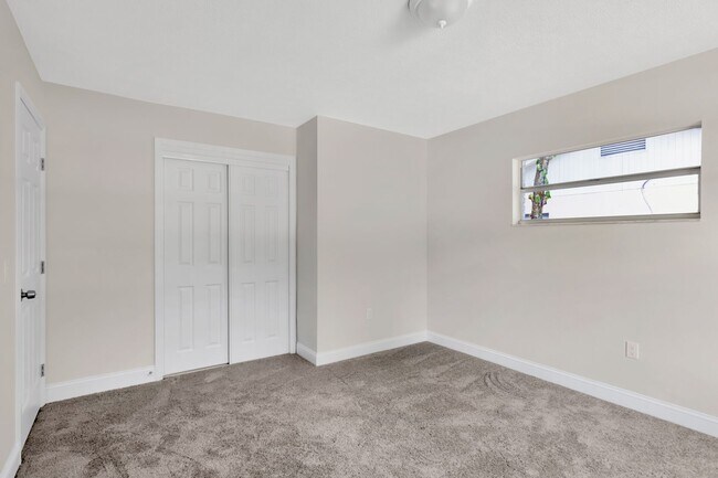 Building Photo - Remodeled Pool Home in the Heart of Brandon, FL