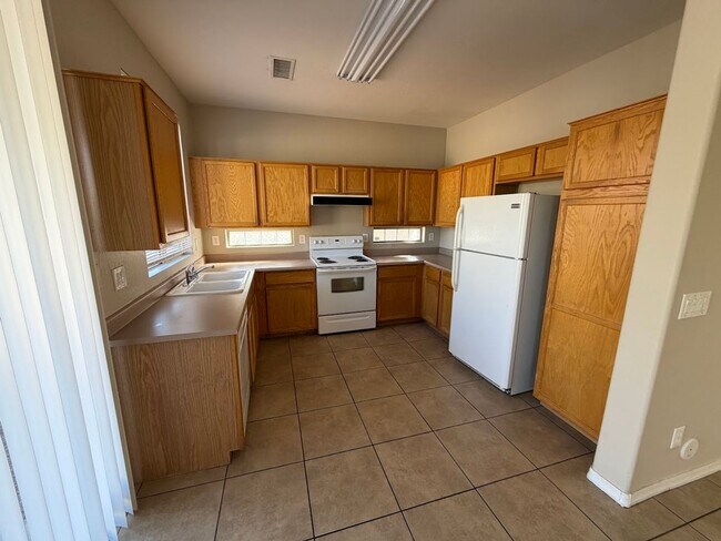 Building Photo - Beautiful Home for Rent in Avondale!
