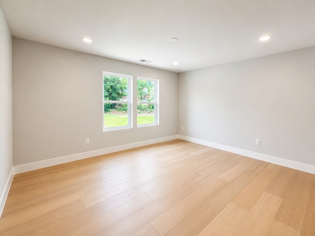 Building Photo - 12 Chicora Ave