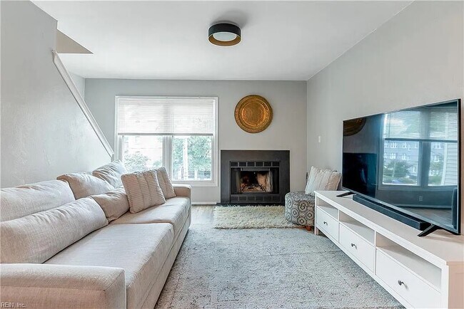 Building Photo - Hampton Blvd