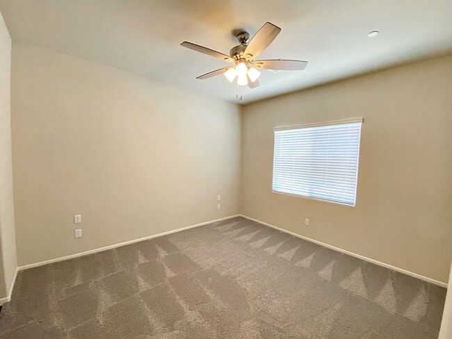 Building Photo - UPGRADED 2 BEDROOM TOWNHOME IN GATED COMMU...