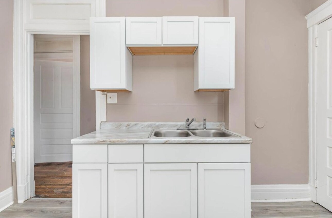 Building Photo - 2314 Highland Ave