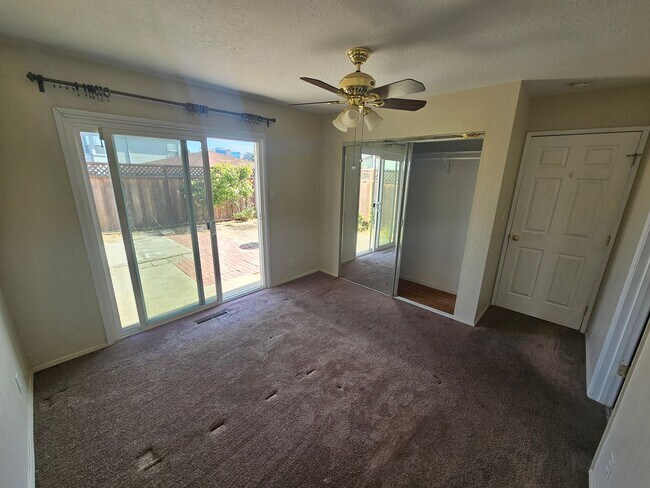 Building Photo - Charming Castro Valley Home: Spacious Livi...