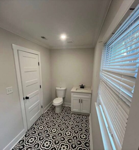 Building Photo - Room in House on Purser Dr