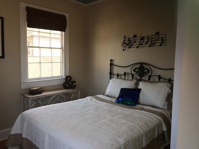 Building Photo - Charming 2BR Condo in Marigny