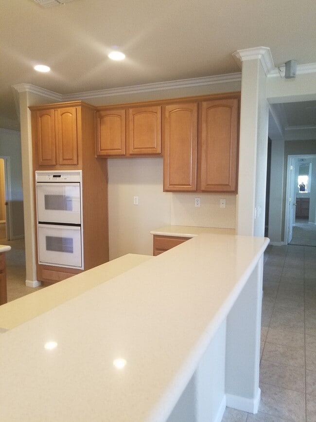 Building Photo - Action Properties R.E.S. Inc. Offering Beautiful Highland Park Single Story 3 Car, 4 Bedroom, Gar...