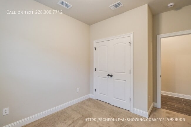 Building Photo - 856 Leeward Dr