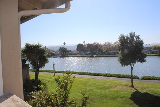 Building Photo - Waterfront 3 Bedroom and 2 1/2 Bath Home i...