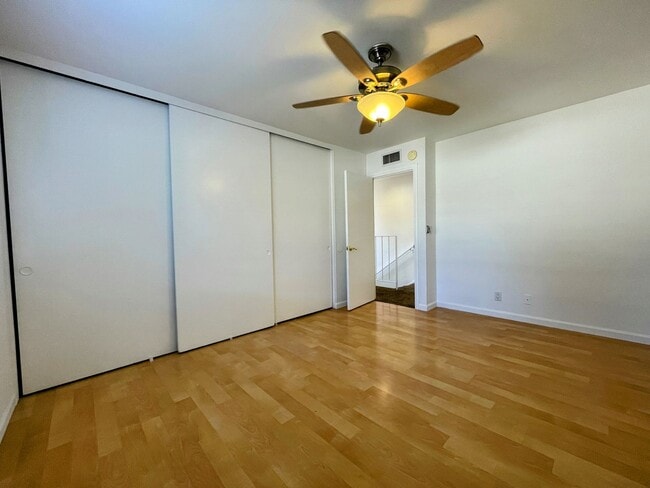 Building Photo - Updated 2-Bedroom Townhome with Garage in Resort-Style Community