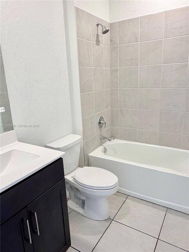 Building Photo - 2418 SE 10th St