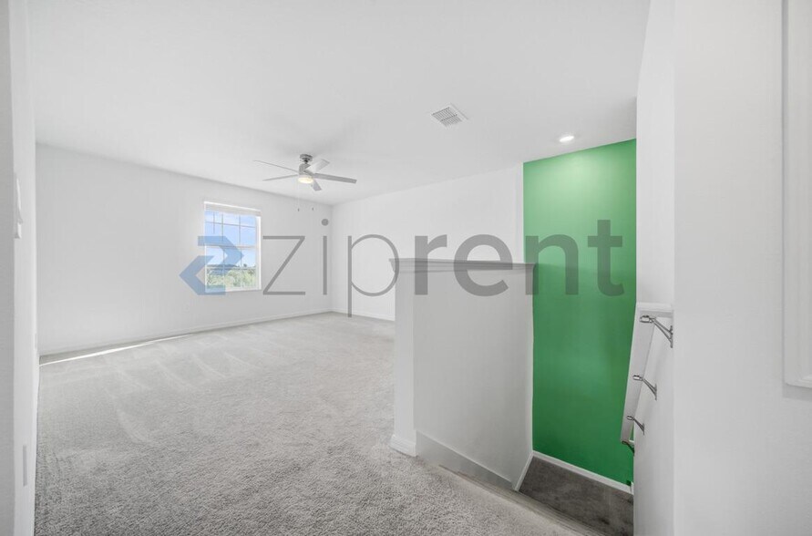 Building Photo - Unit