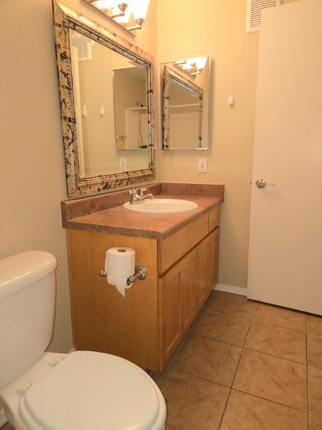 Building Photo - Westside Arbors Condo 2bd, 2ba - Students ...