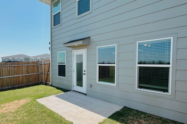 Building Photo - Townhome For Rent NW OKC!