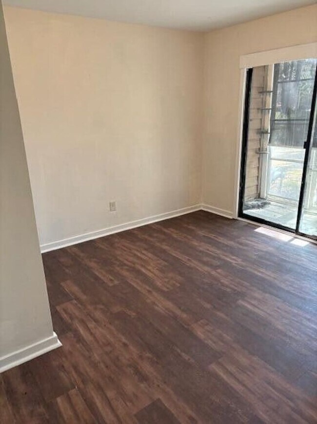 Building Photo - Gated Community- 2BA/1BA Condo