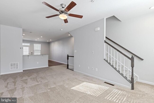 Building Photo - 537 Willow Bend Dr