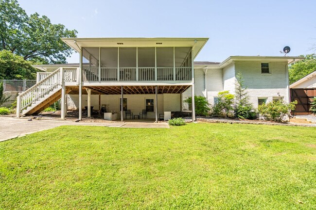 Building Photo - 2617 Caladium Dr NE