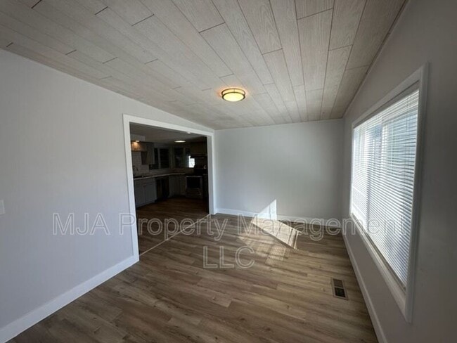 Building Photo - 2928 W Lehi Dr