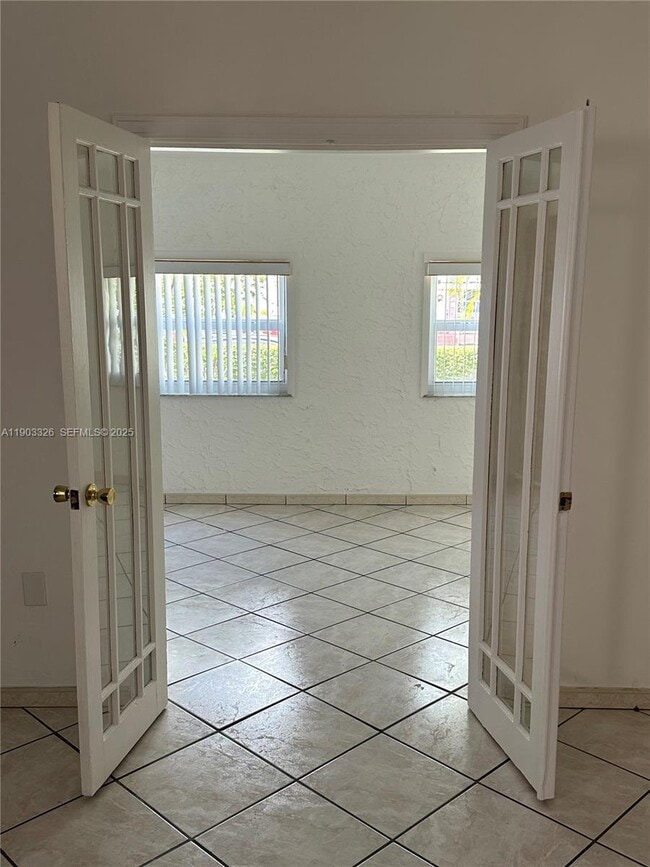 Building Photo - 431 Tamiami Blvd