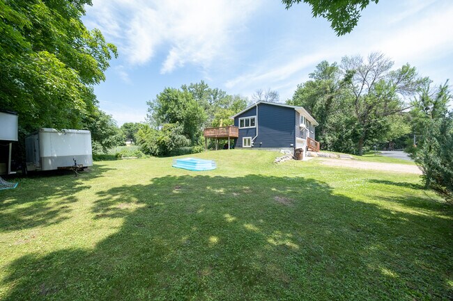 Building Photo - 8618 Wildwood Ave