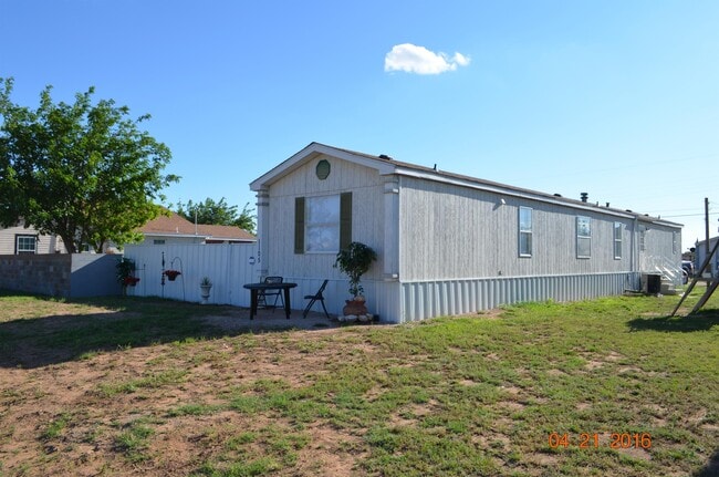 Building Photo - 1105 N Lamesa Rd