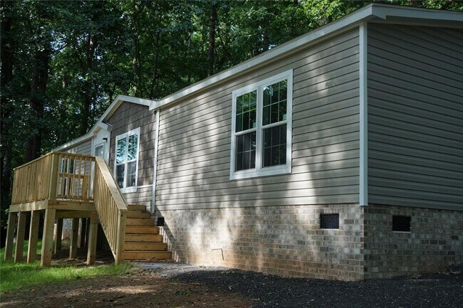Building Photo - 210 Woodland St