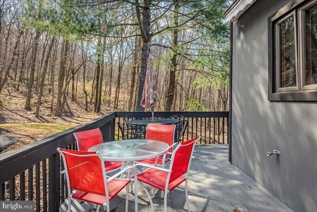 Building Photo - 31 Middle Village Way