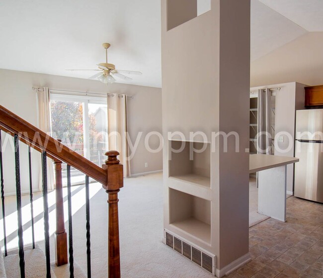 Building Photo - Spacious 3 Bedroom house at 168th and Maple