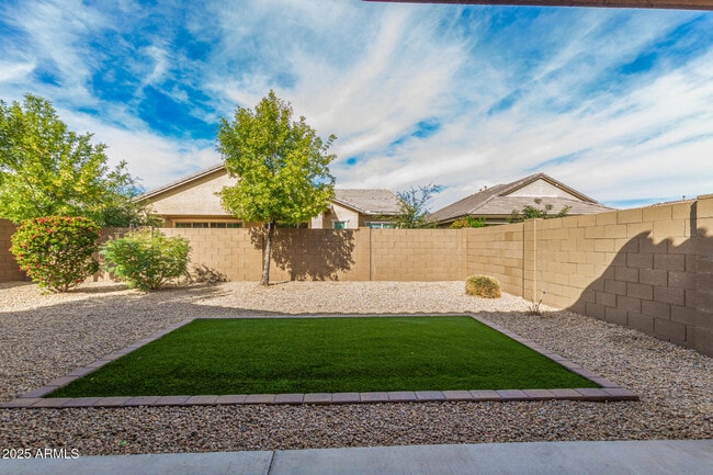 Building Photo - 19874 W Devonshire Ave