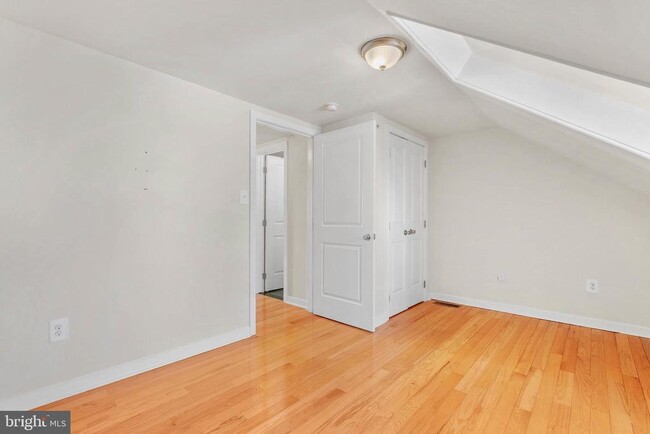Building Photo - 520 S 4th St