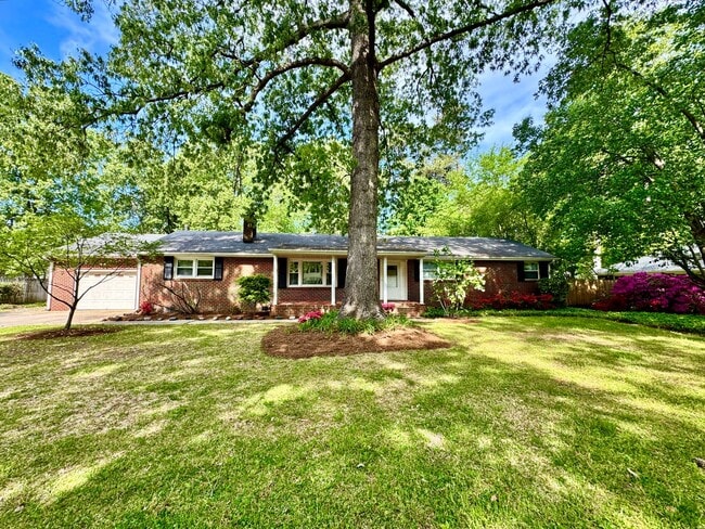 Building Photo - Recently Updated 4-Bedroom Ranch Home w/a 2 Bedroom Guest Cottage! Ready 05-01-26! Pet Friendly Home