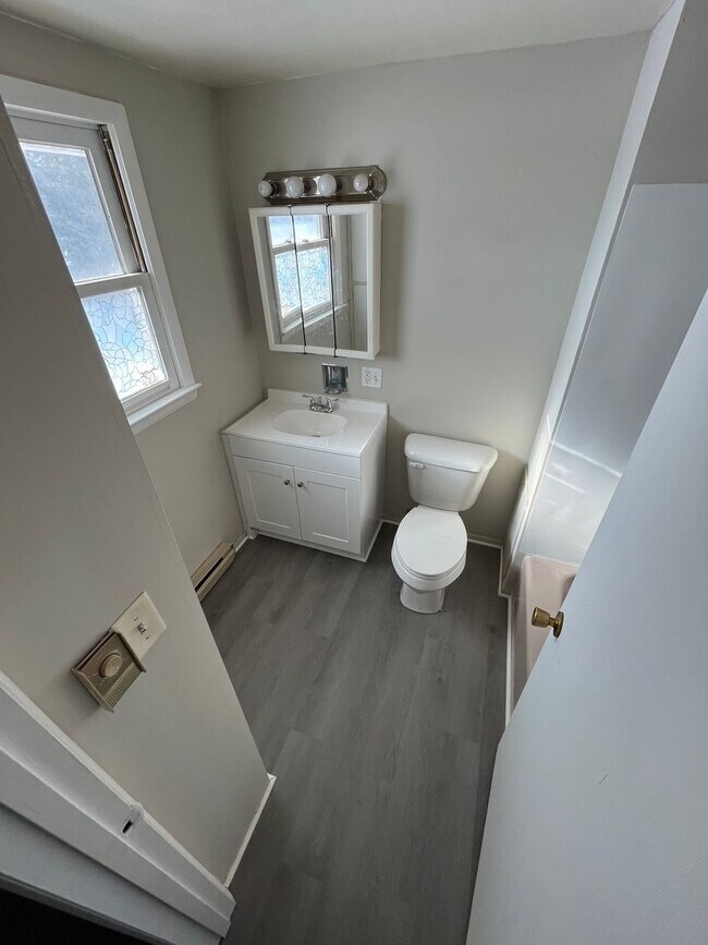 Building Photo - 104-110 Maple Lane