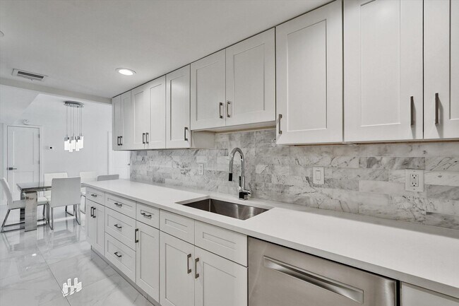 Building Photo - 3460 S Ocean Blvd